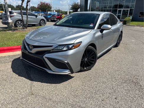 Used 2024 Toyota Camry XSE FWD image 2