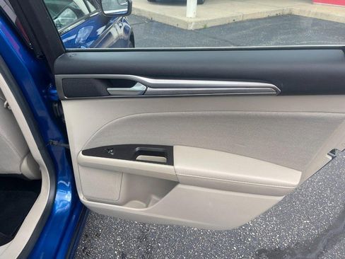 Used 2017 Ford Fusion SE FWD image 14