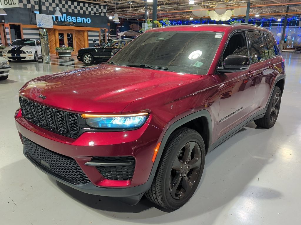 Used 2023 Jeep Grand Cherokee Altitude AWD/4WD image 1