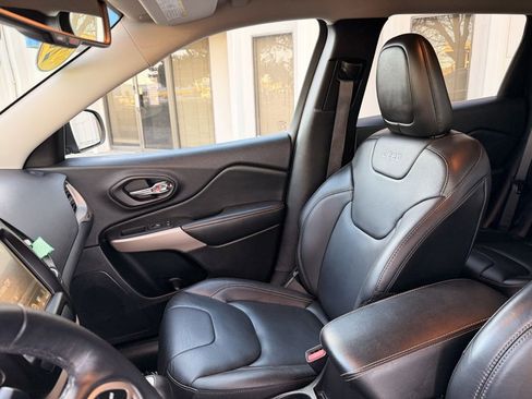 Used 2018 Jeep Cherokee Limited image 14