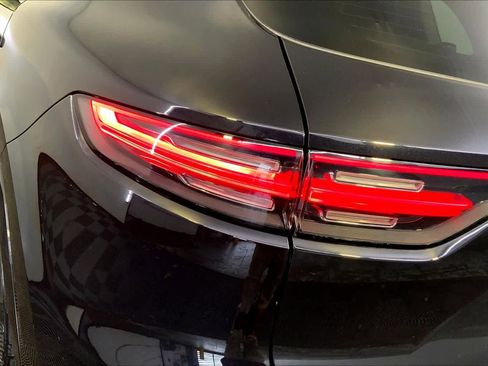 Used 2022 Porsche Cayenne image 30