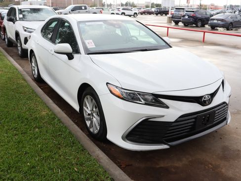 Used 2024 Toyota Camry LE image 2