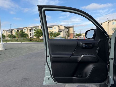 Used 2023 Toyota Tacoma TRD Sport image 14