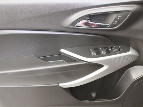 Used 2025 Chevrolet Trax RS w/ Driver Confidence Package FWD image 21