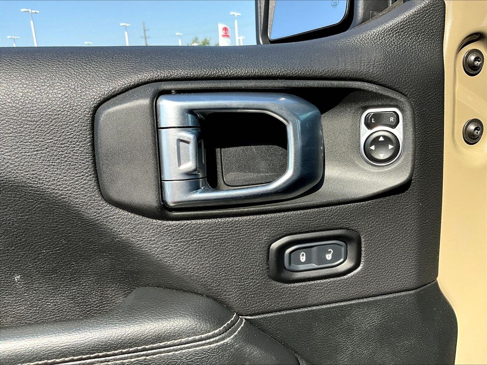 Used 2020 Jeep Gladiator Overland AWD/4WD image 36