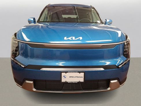 Used 2024 Kia EV9 Wind image 2