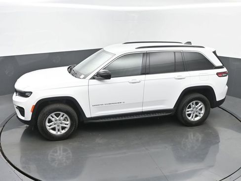 Used 2024 Jeep Grand Cherokee Laredo image 39
