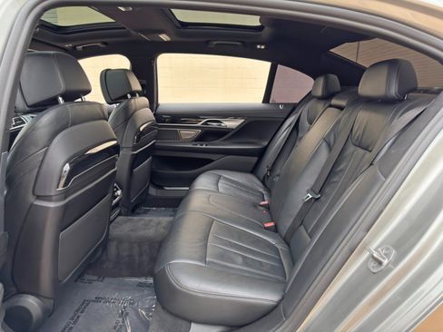 Used 2022 BMW 740i w/ M Sport Package RWD image 46