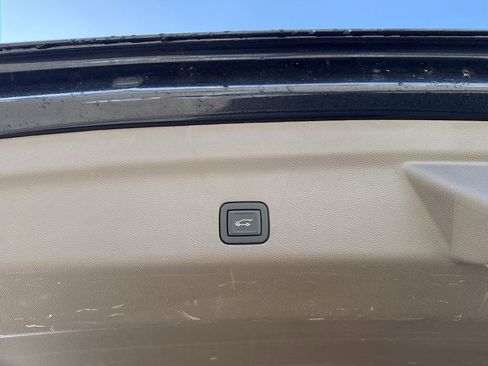 Used 2023 GMC Yukon Denali image 17