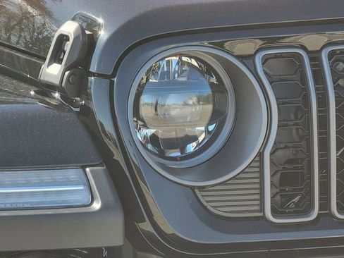 New 2026 Jeep Gladiator Sport AWD/4WD image 16