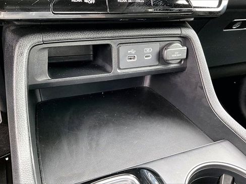 Used 2025 Honda Pilot Sport image 16