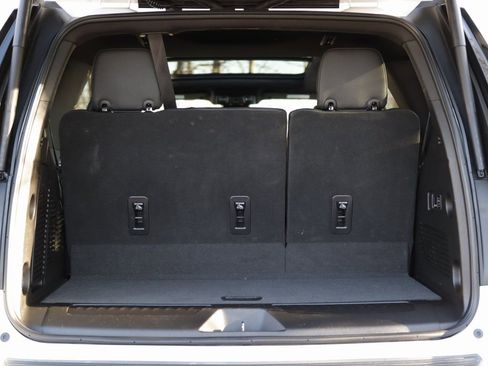 Used 2023 Chevrolet Tahoe LT w/ Luxury Package image 32