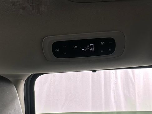 Used 2024 Chrysler Pacifica Touring-L image 42