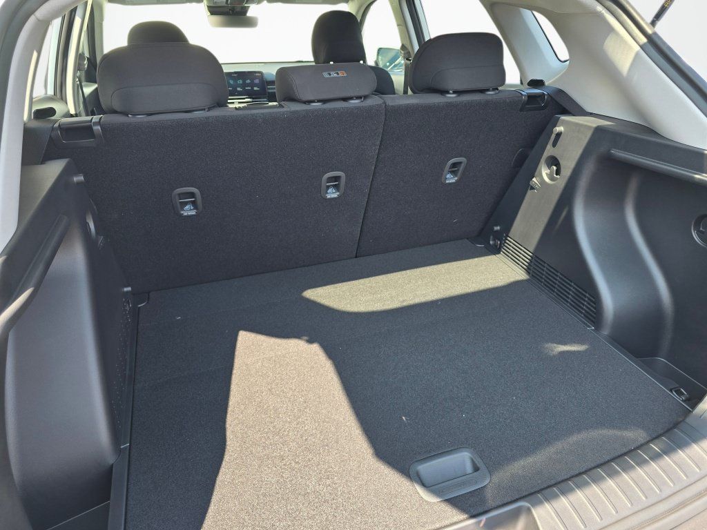 New 2027 Hyundai Kona SE AWD/4WD image 16