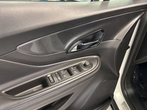 Used 2020 Buick Encore Essence AWD/4WD image 38