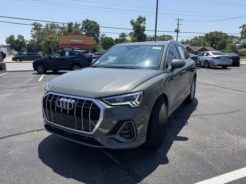 Used 2024 Audi Q3 2.0T Premium Plus w/ Premium Plus Package AWD/4WD image 2