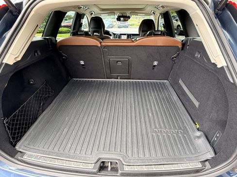 Used 2018 Volvo XC60 T5 Momentum w/ Convenience Package image 14