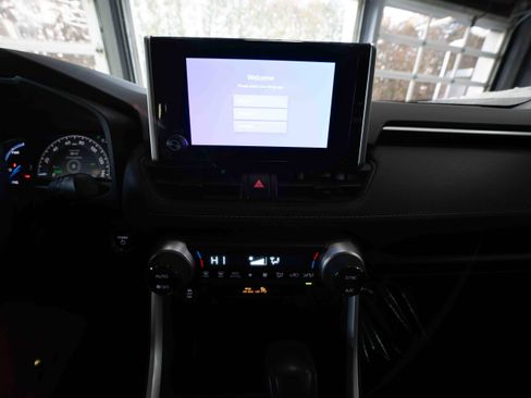 Used 2023 Toyota RAV4 XLE image 17