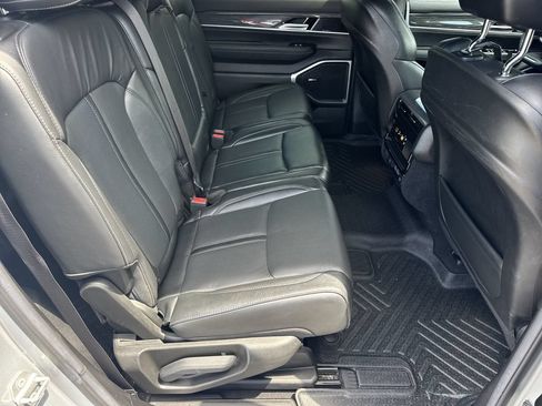 Used 2022 Jeep Wagoneer Series II RWD image 15