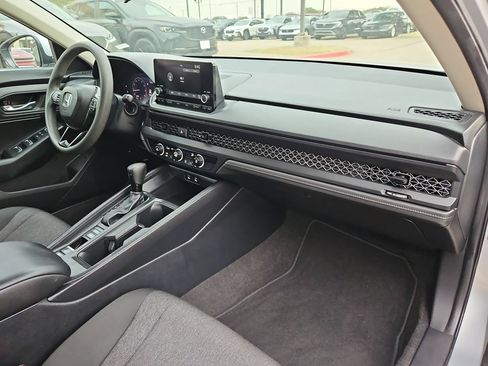 Used 2025 Honda Accord LX image 32