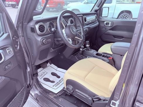 Used 2022 Jeep Wrangler Unlimited Sahara w/ LED Lighting Group image 6