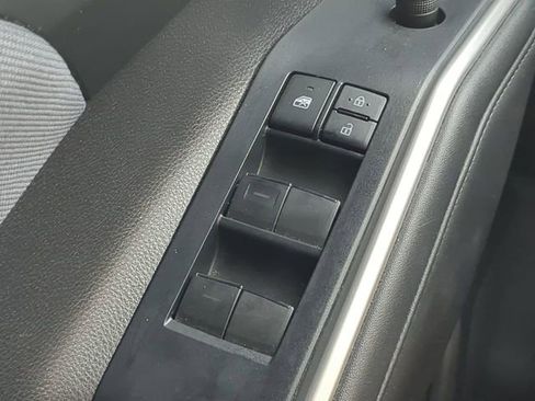 Used 2022 Toyota Highlander LE image 22