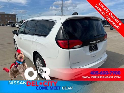 Used 2023 Chrysler Voyager LX FWD image 3