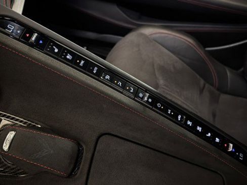 Used 2022 Chevrolet Corvette Stingray Premium Cpe w/ Z51 Performance Package RWD image 9