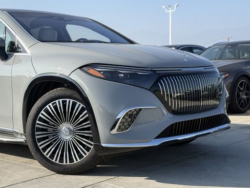 New 2025 Mercedes-Benz Maybach EQS 680 4MATIC image 3