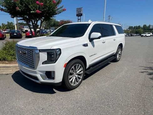 Used 2021 GMC Yukon XL Denali w/ Denali Premium Package RWD image 3