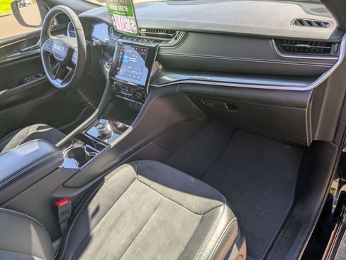 Used 2023 Jeep Grand Cherokee Altitude image 25