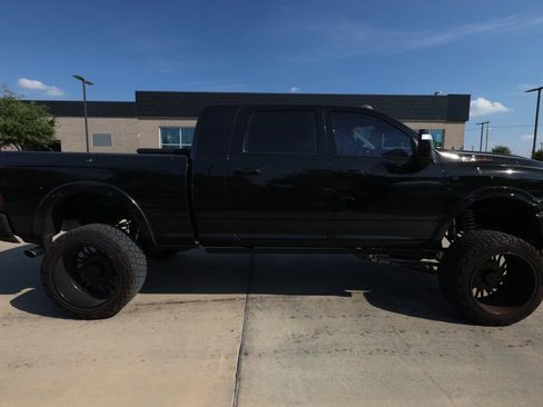 Used 2025 RAM 2500 Limited AWD/4WD image 4