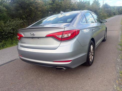 Used 2017 Hyundai Sonata SE w/ Cargo Package FWD image 4