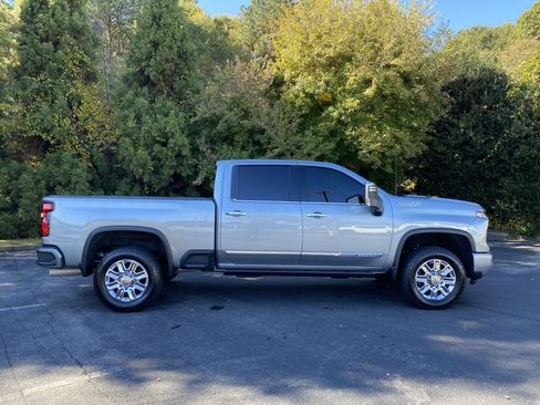 Used 2024 Chevrolet Silverado 2500 High Country w/ High Country Premium Package image 10