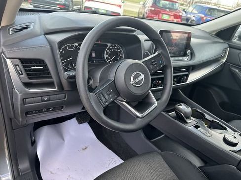 Used 2024 Nissan Rogue SV image 12