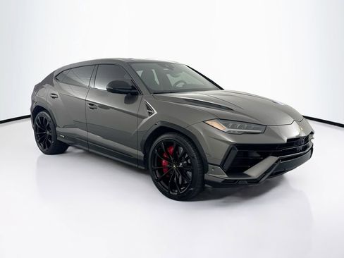 Used 2024 Lamborghini Urus S image 3