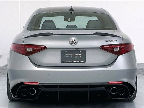 Used 2019 Alfa Romeo Giulia Quadrifoglio image 5
