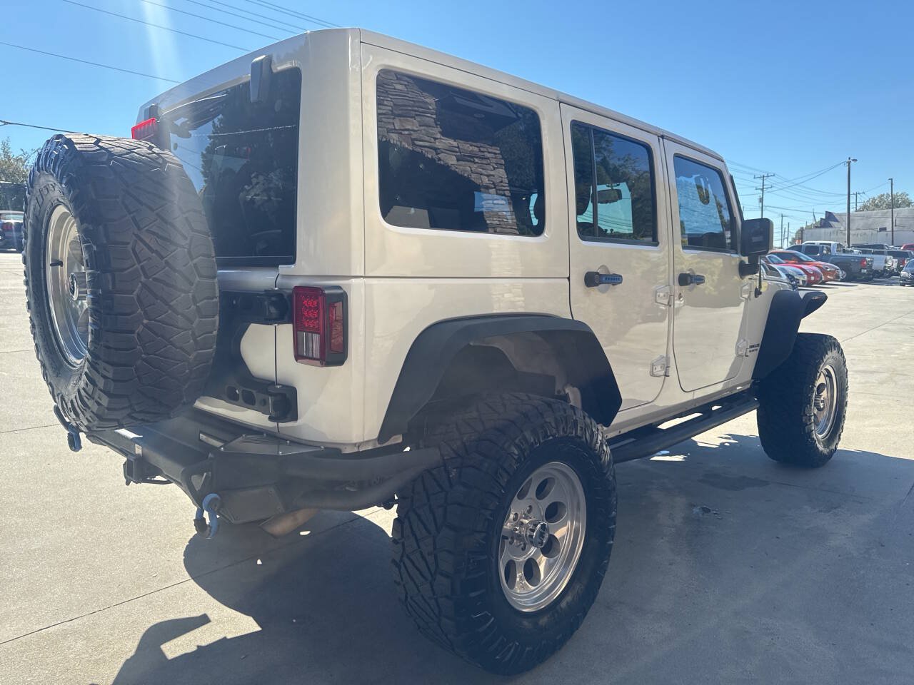 Used 2015 Jeep Wrangler Unlimited Rubicon w/ Connectivity Group AWD/4WD image 32