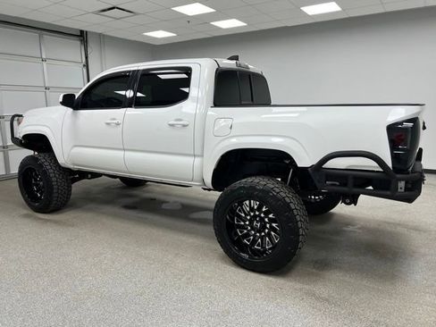 Used 2020 Toyota Tacoma SR AWD/4WD image 6