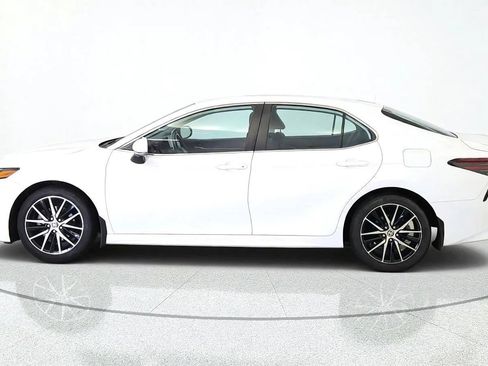 Used 2023 Toyota Camry SE FWD image 5
