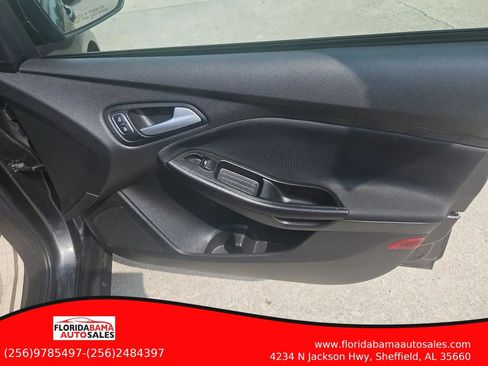 Used 2018 Ford Focus SE FWD image 5