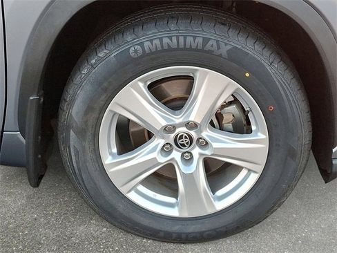 Certified 2022 Toyota Highlander LE image 11