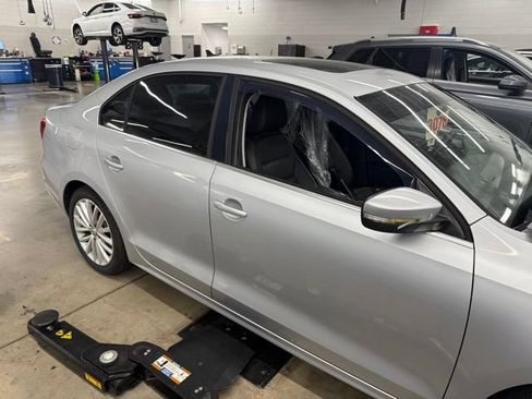 Used 2015 Volkswagen Jetta SE FWD image 9