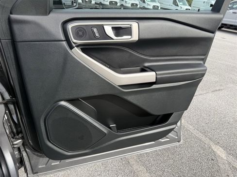 Used 2024 Ford Explorer XLT image 40