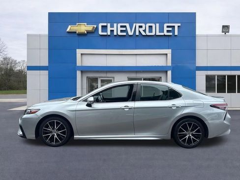 Used 2023 Toyota Camry SE FWD image 4