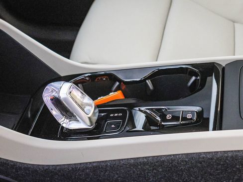 New 2026 Volvo XC40 B4 Plus w/ Climate Package image 28