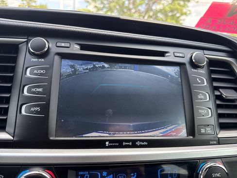 Used 2019 Toyota Highlander SE AWD/4WD image 33