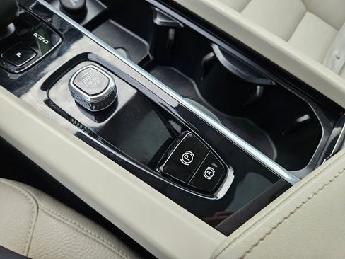 Certified 2023 Volvo XC60 B5 Plus w/ Climate Package AWD/4WD image 28