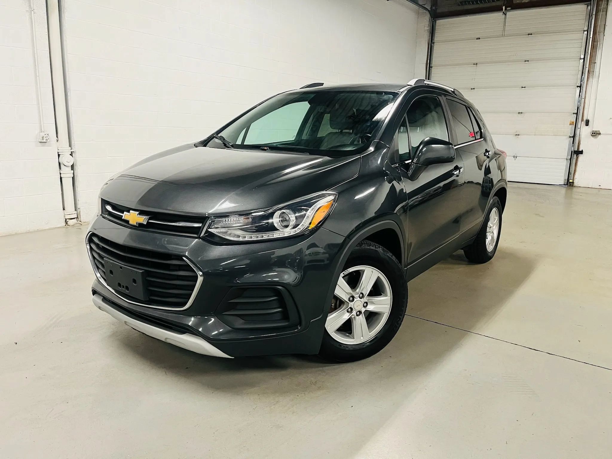 Used 2017 Chevrolet Trax LT w/ LT Convenience Package FWD image 1