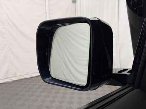 Used 2020 Land Rover Defender 110 First Edition image 17